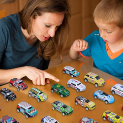 ZESTAW AUTEK z napędem W SKRZYNCE KUFERKU SAMOCHODÓW AUT Metalowe RESORAKI