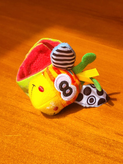 GRZECHOTKI DLA NIEMOWLĄT OPASKI NA RĄCZKI SKARPETKI SENSORYCZNE 3D MIĘKKIE