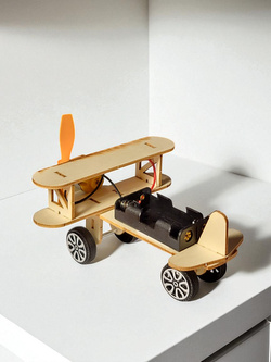 DREWNIANY SAMOLOT MODEL DO SKŁADANIA NA BATERIE SILNIK ZABAWKA DLA DZIECI