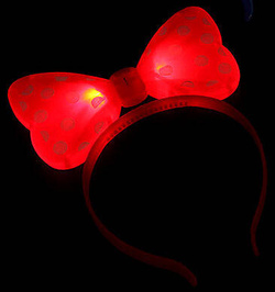 ŚWIECĄCA OPASKA KOKARDA DLA DZIEWCZYN CZERWONA NA BAL IMPREZĘ