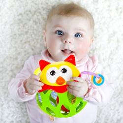 MIEKKA PIŁKA GRZECHOTKA SENSORYCZNA GUMOWA SÓWKA GRYZAK DLA DZIECI