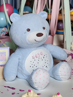 PLUSZOWY MIŚ USYPIACZ PROJEKTOR GWIAZD MUZYCZNA LAMPKA NOCNA I MELODIE BLUE