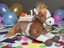 PLUSZOWY KONIK MASKOTKA PRZYTULANKA LEŻĄCY 50CM PREZENT DLA DZIECI PLUSZAK