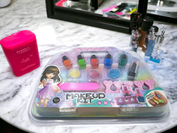 ZESTAW KOSMETYKÓW BROKAT SZMINKA + 5 LAKIERÓW