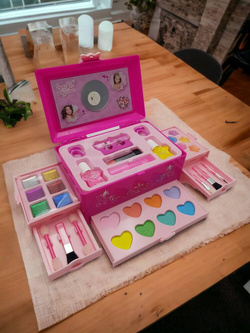 Malowidła do makijażu kosmetyki dla dzieci kuferek