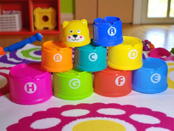 WIEŻA PIRAMIDKA MIŚ KOLOROWE KUBECZKI DO WODY KĄPIELI ZABAWY UKŁADANIA 9sz.