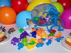 FIGURKI DINOZAURY W JAJKU JAJKO GUMOWE KLOCKI SILIKON PRZYSSAWKI ZWIERZĘTA