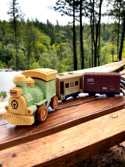 Wesoła kolejka ciuchcia pociąg RETRO LOKOMOTYWA z wagonami napędem