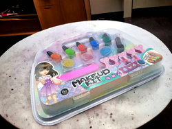 ZESTAW KOSMETYKÓW BROKAT SZMINKA + 5 LAKIERÓW