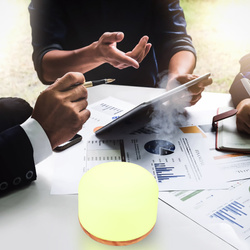 NAWILŻACZ POWIETRZA LAMPKA NOCNA ZAPACHOWY DYFUZOR AROMATERAPIA RGB + PILOT