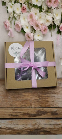 Box prezentowy Piwonia HERBATA, Migdały, Aronia w czekoladzie