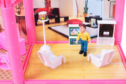 DOMEK DLA LALEK WILLA RÓZOWA MEBLE LALKI LALECZKI TARAS SAMOCHÓD DO ZABAWY