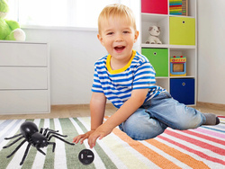 PAJĄK INTERAKTYWNY NA PILOTA ZDALNIE STEROWANY CHODZI ŚWIECĄCE OCZY