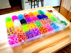 GUMKI DO ROBIENIA BRANSOLETEK ZESTAW w pudełku ZAWIESZKI LITERKI KORALIKI