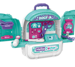 DUŻY OTWIERANY DOMEK Z LALKA W PLECAKU I ZESTAW LEKARZ DOKTOR DO ZABAWY 3w1