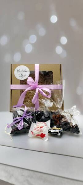 Box prezentowy Piwonia HERBATA, Migdały, Aronia w czekoladzie